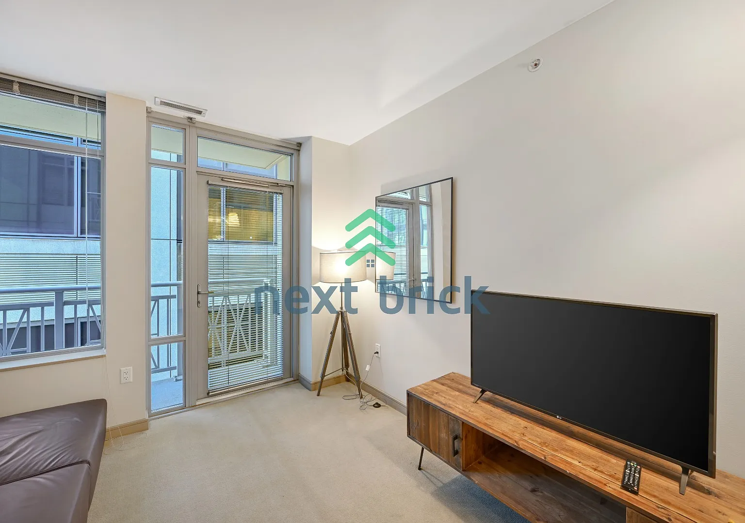 "Chic Urban Studio at 819 Virginia St - Your Seattle Sanctuary!" — Photo 3