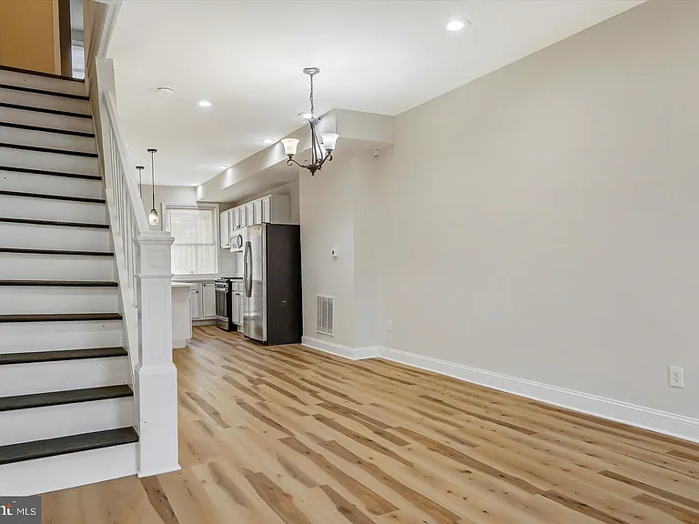 705 N Milton Ave — Photo 5