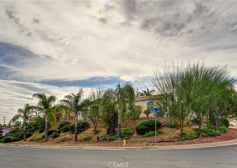 1st image of 802 Roadrunner Way