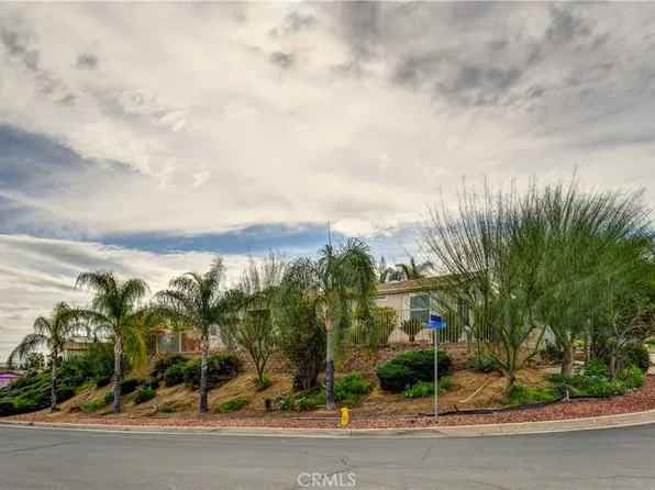 802 Roadrunner Way, Perris, CA 92570