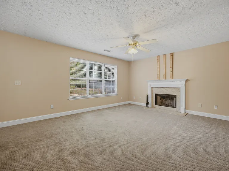 5054 Lancashire Ct — Photo 4