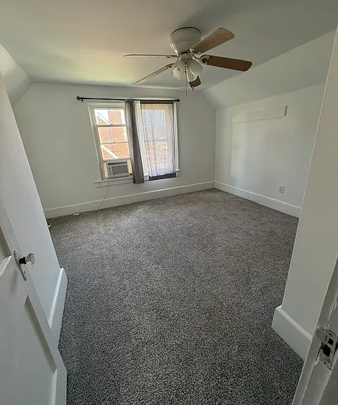 1907 W Beverley St — Photo 15