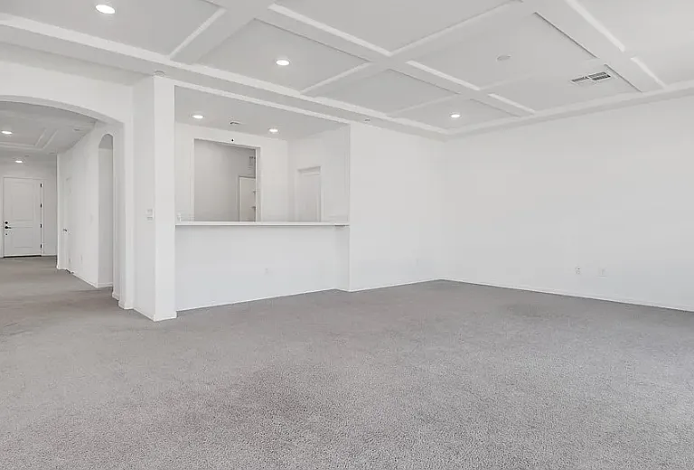 8541 S Pioneer Way — Photo 5
