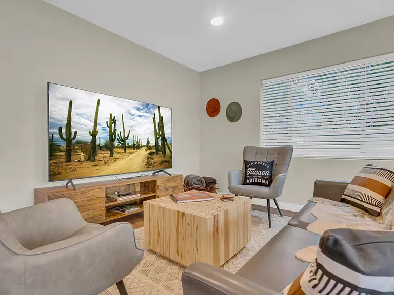 821 N Sawtelle Ave — Photo 2