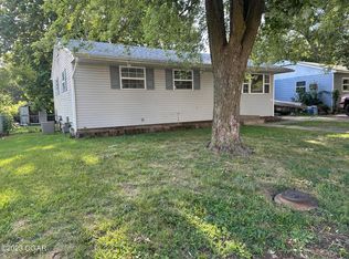 910 Valley St, Carthage, MO 64836