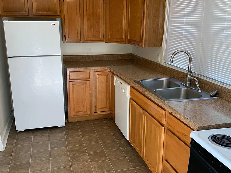 817 Douglas Ave — Photo 13