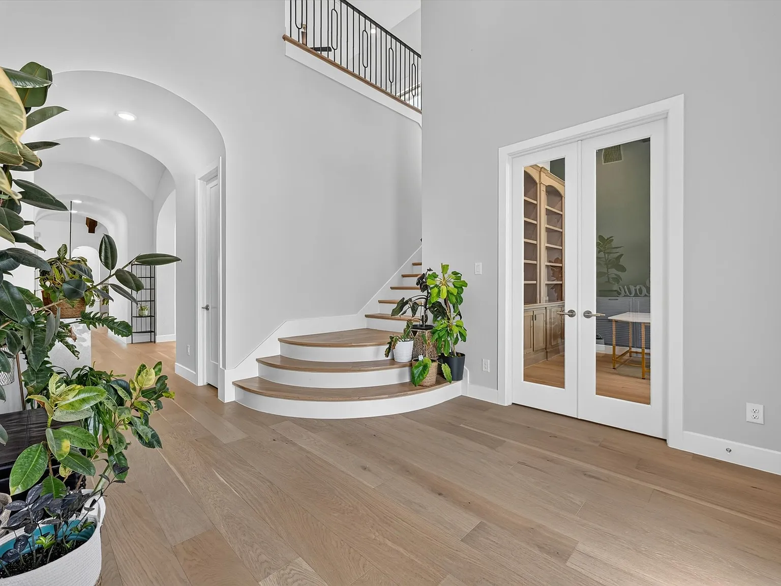5 bed, 4635 sqft, $7,500 — Photo 3