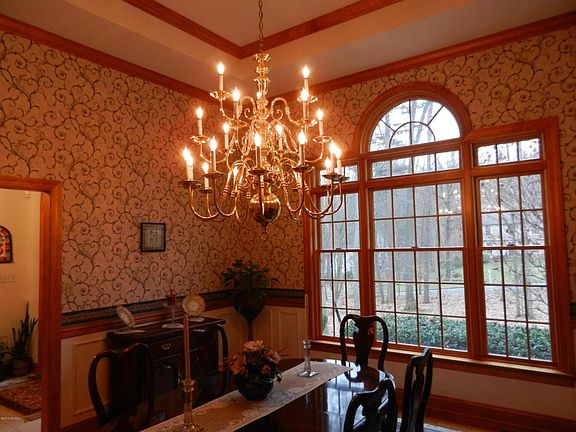 3rd image of 82 Westwood Dr