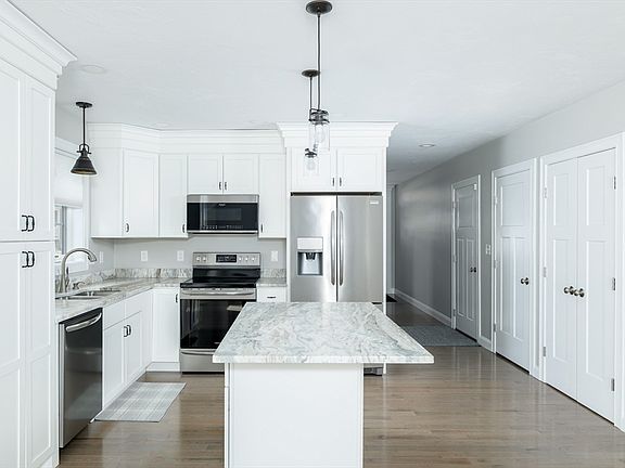 5th image of 10 Soucy Dr #10