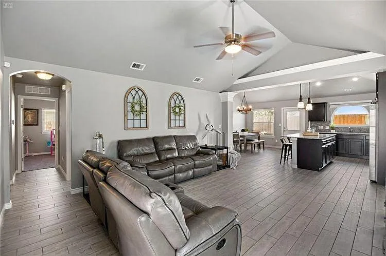 7410 Russ Ln — Photo 20