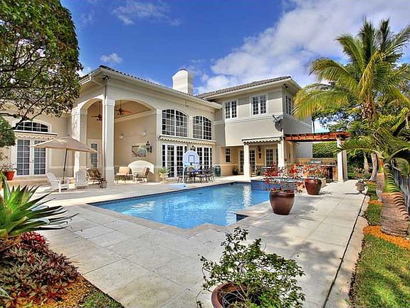 2nd image of 635 Destacada Ave