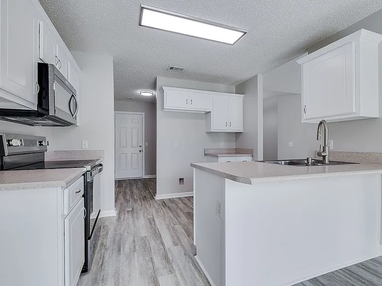 114 Mustang Dr — Photo 11
