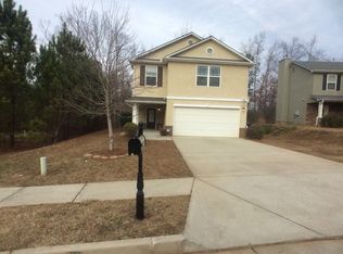1041 Shadow Glen Dr, Fairburn, GA 30213