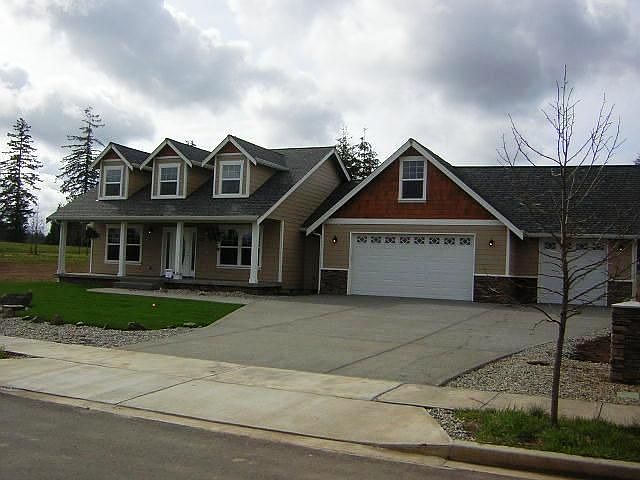 Great Curb Appeal!