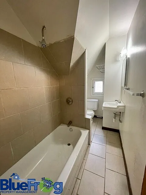 Building Photo - 1323 Doty St #C
