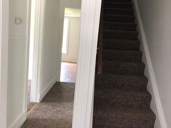 3rd image of 809 E 2nd St