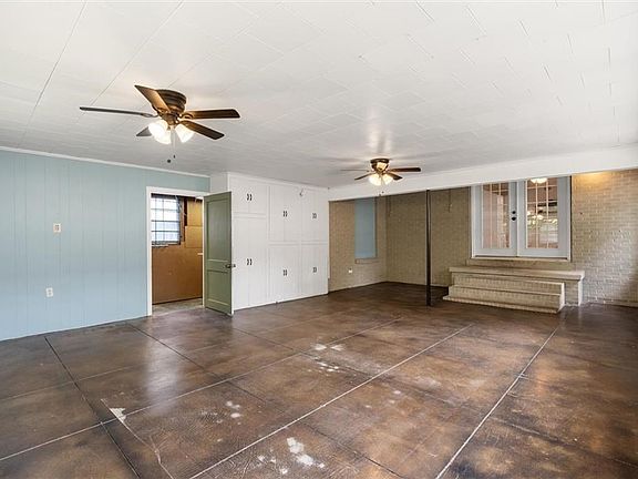 4th image of 211 Grand Blvd