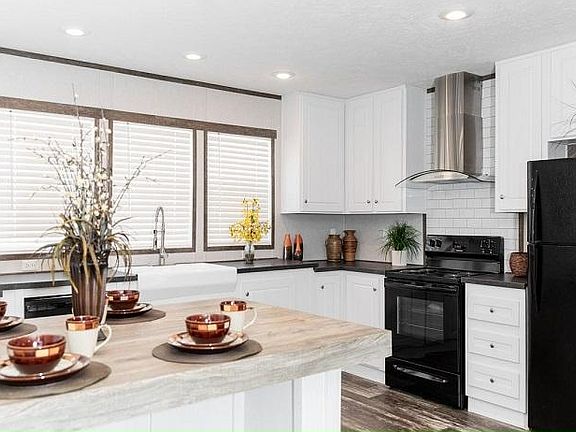 4th image of 205 Spruce Pines Dr