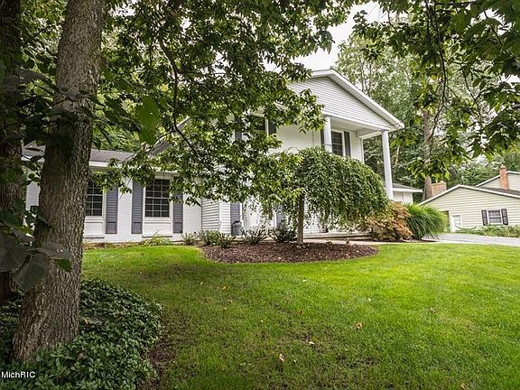3rd image of 2628 Cascade Springs Dr SE
