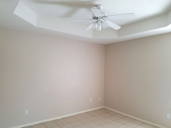 4th image of 901 E Daffodil APT A