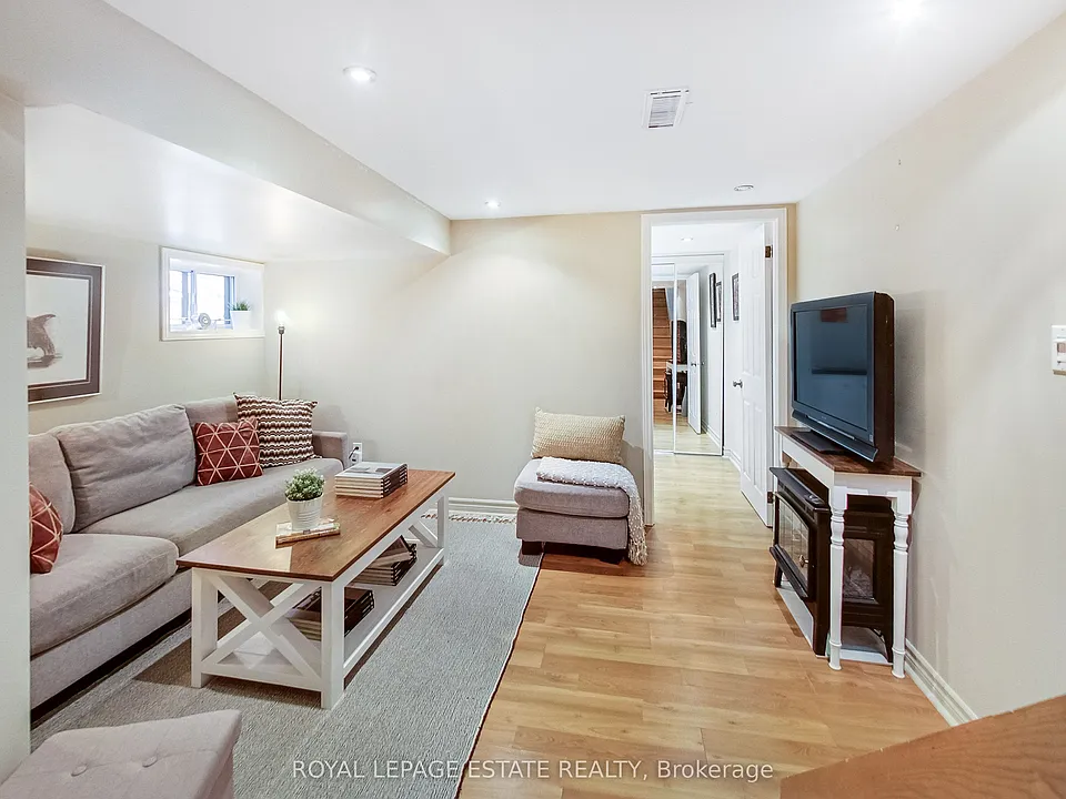 4 Linton Ave #BASEMENT