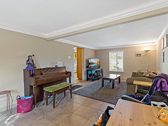 3rd image of 7961 Orange Ave