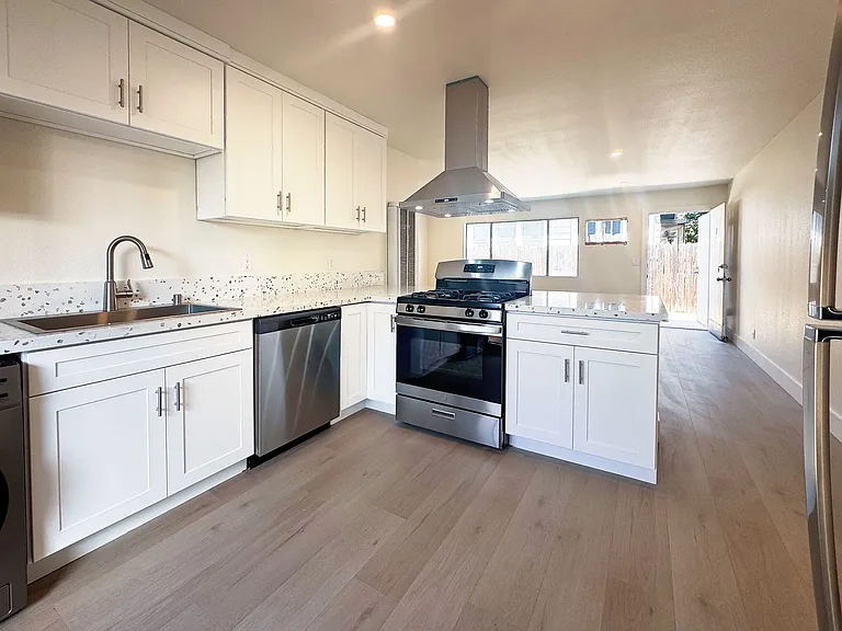 130 W Malvern Ave #B — Photo 2
