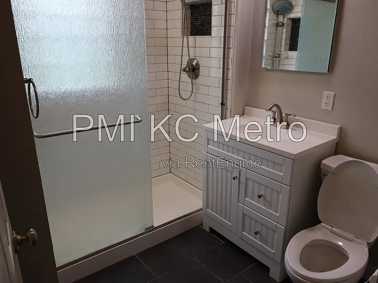 5331 Charlotte St #B — Photo 8