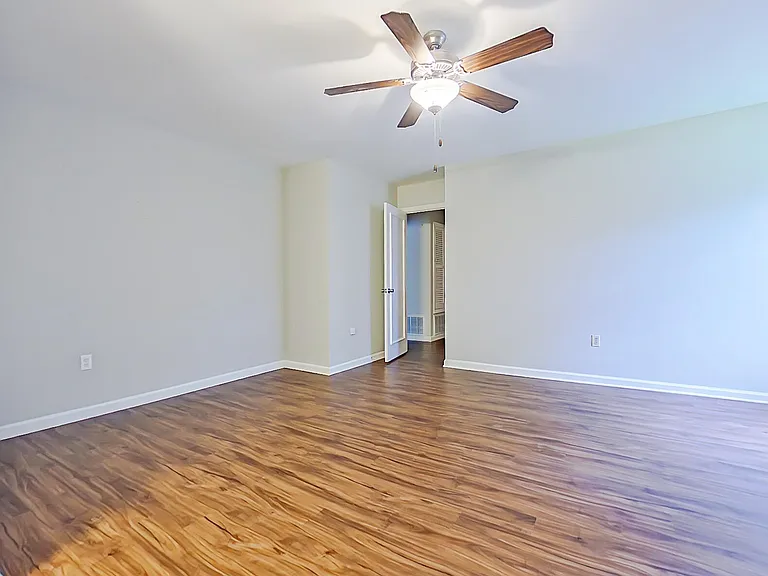 850 Brookfield Pkwy — Photo 9