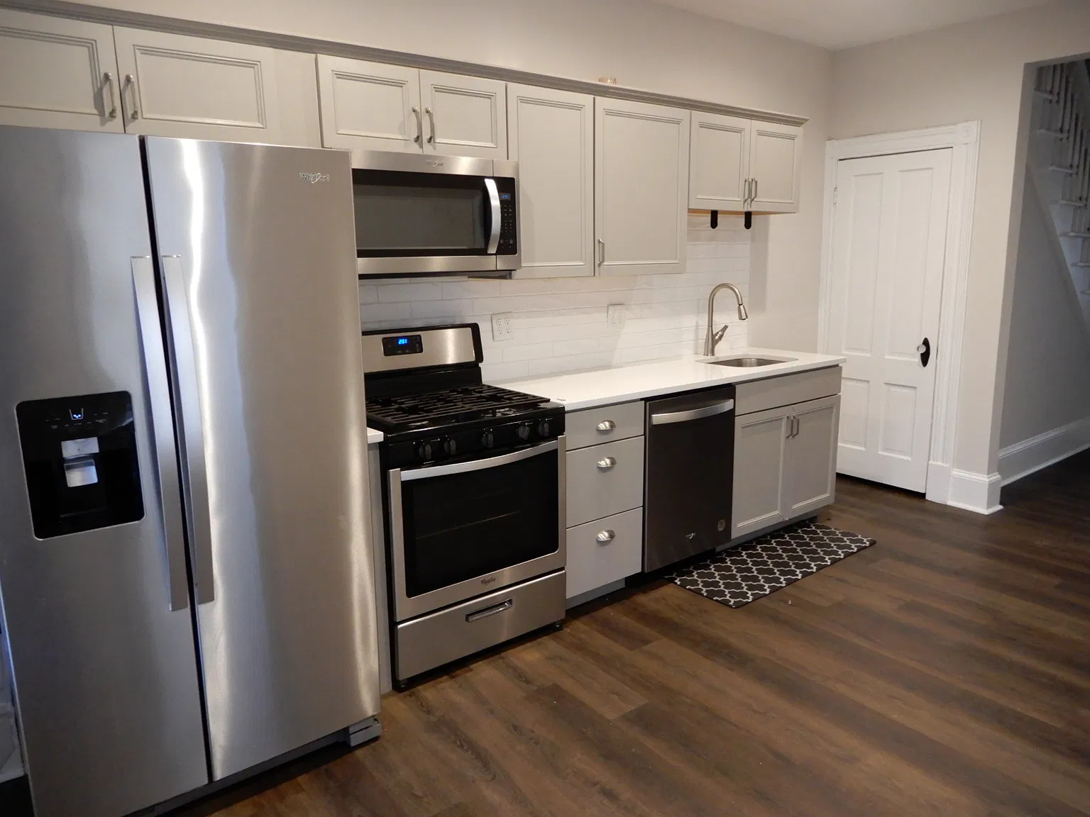 3 bed, 1.5 bath, 1100 sqft, $2,000 — Photo 3
