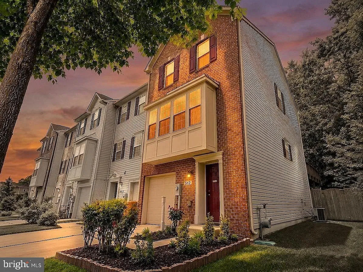 3 bed, 2.5 bath, 2212 sqft, $3,100 — Photo 4