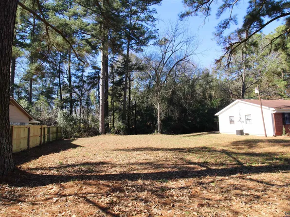 44 Neal St, Longview, TX 75602