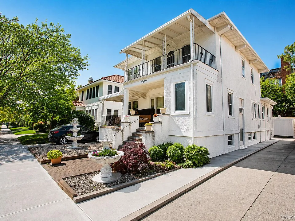 15 W Walnut St