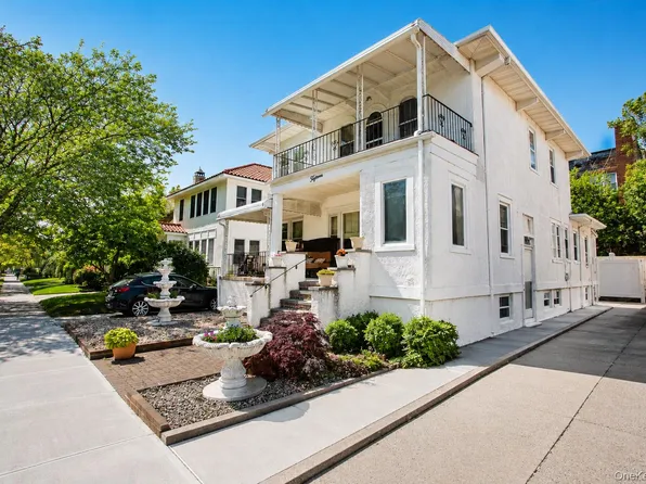 15 W Walnut St, Long Beach, NY 11561
