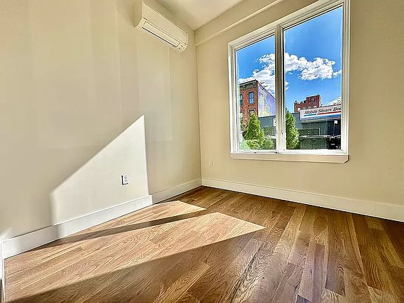 3rd image of 177 Montrose Ave #1A