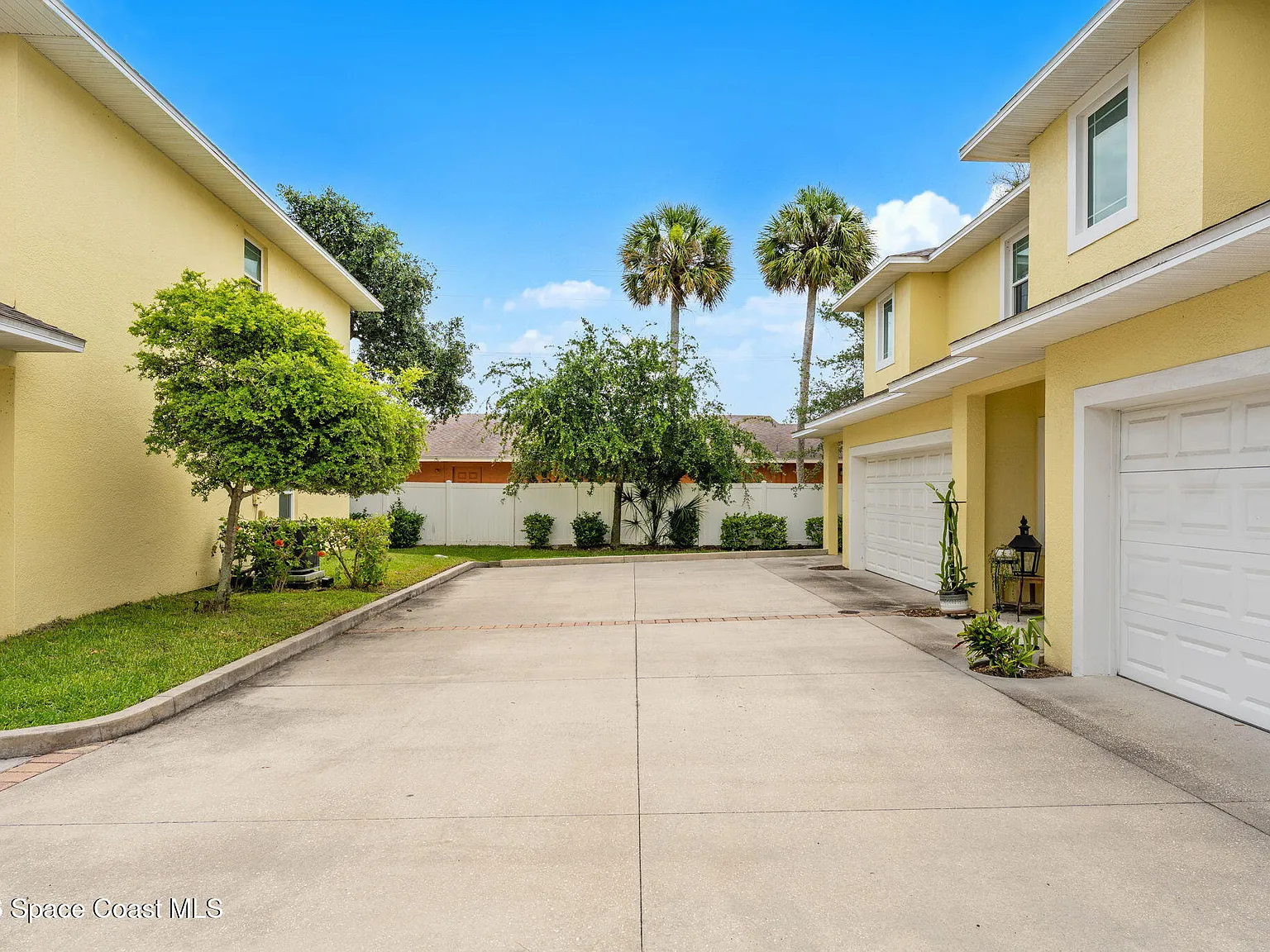 3 bed, 2.5 bath, 1566 sqft, $2,600 — Photo 3