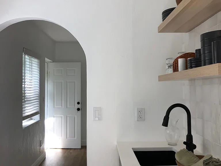 689 NE 61st St #5 — Photo 2