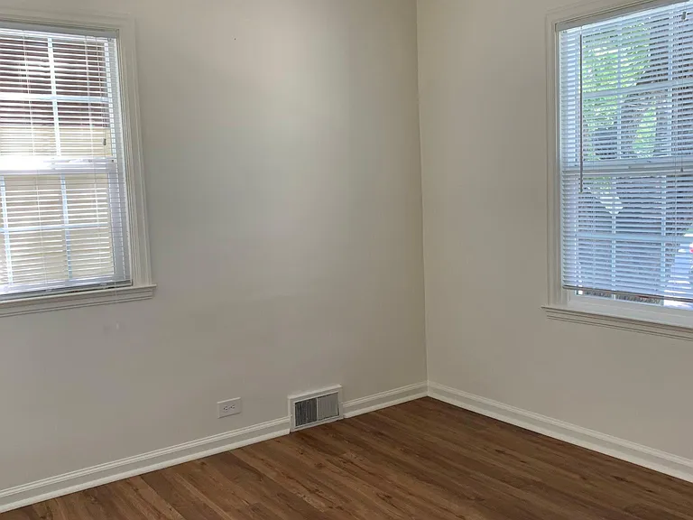 1139 E Benton St — Photo 7