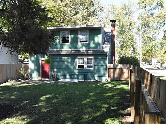 3rd image of 851 Fairbanks Ave