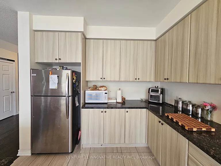 219 Northglen Blvd — Photo 7