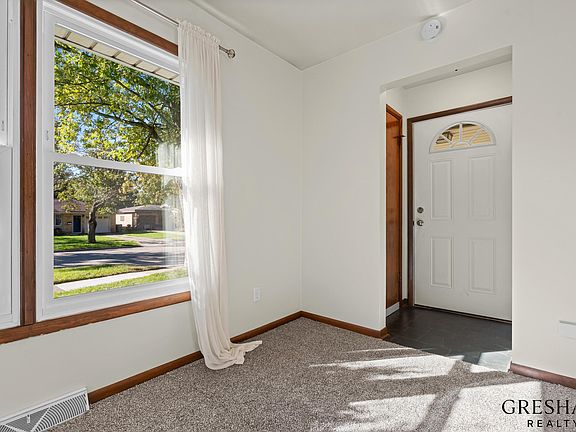 4th image of 309 E 12th St