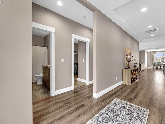 4th image of 1601 S 46th Pl