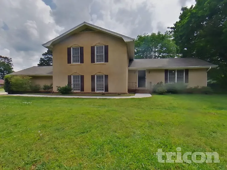 2339 Country Club Dr SE — Photo 2