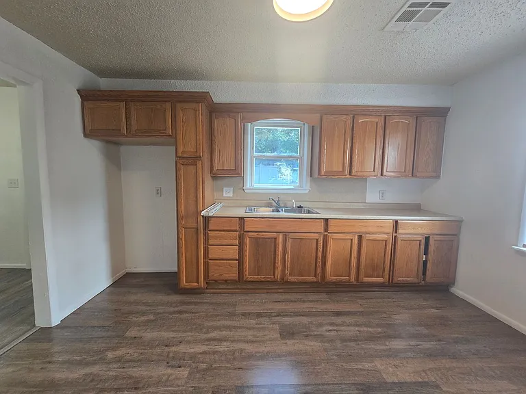 920 W Farrall St — Photo 27