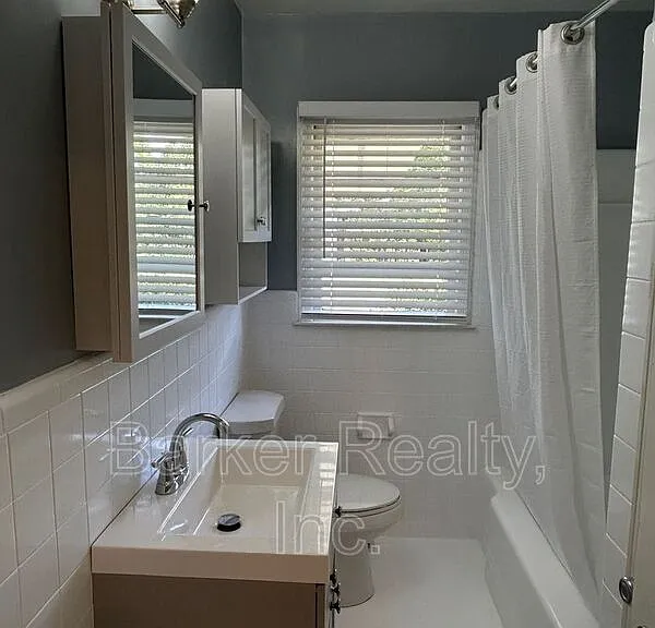 5726 Fayetteville Rd — Photo 6