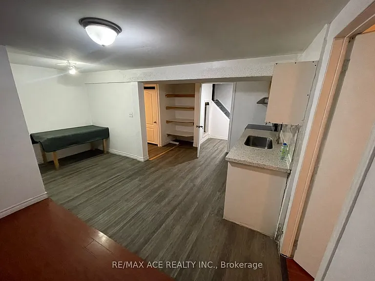 5 Danmary Rd E #BASEMENT — Photo 2