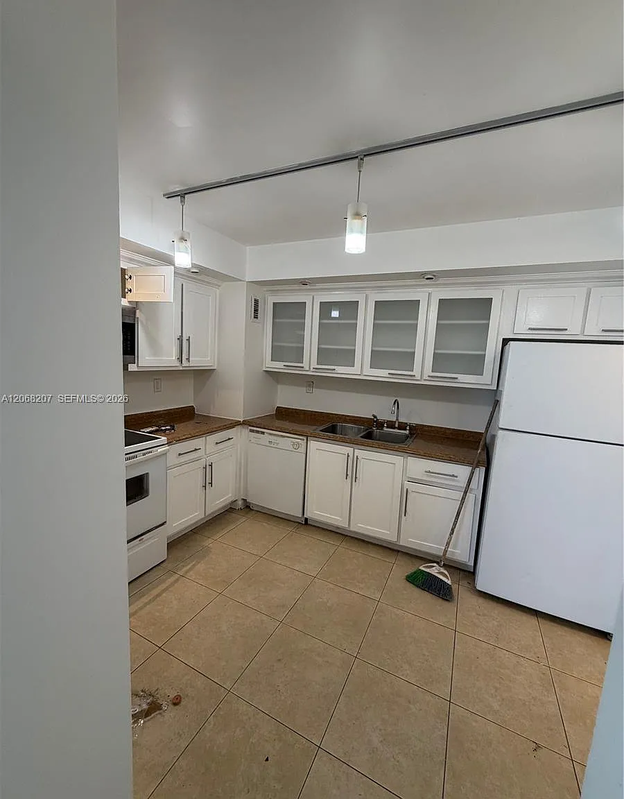5838 Condominium — Photo 3