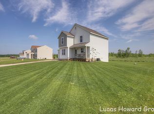 6869 Peninsula Dr NE, Rockford, MI
