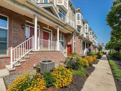 390 Kingston Ct, West New York, NJ, 07093