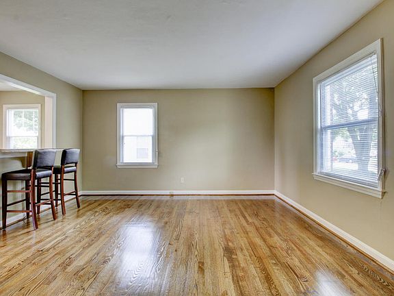 3rd image of 4821 Eden Dr NW
